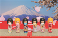 Gommes japonaises poupees kokeshi